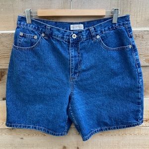 {sold} Northern Reflections Mom Shorts